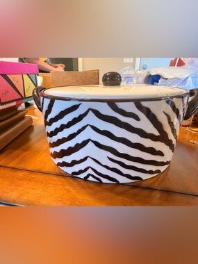 Daniel Cremieux Maison  Expedition Zebra Earthenware Casserole/Lid Black & White